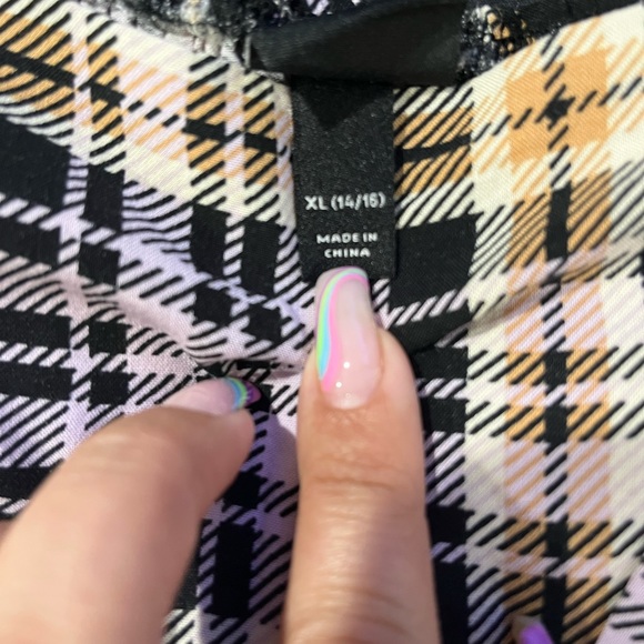 Assorted Clothes. - Picture 10 of 15